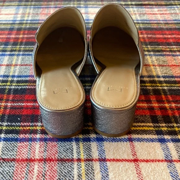 Elegant Metallic Slip-On Women's Shoes - Picture 3 of 6